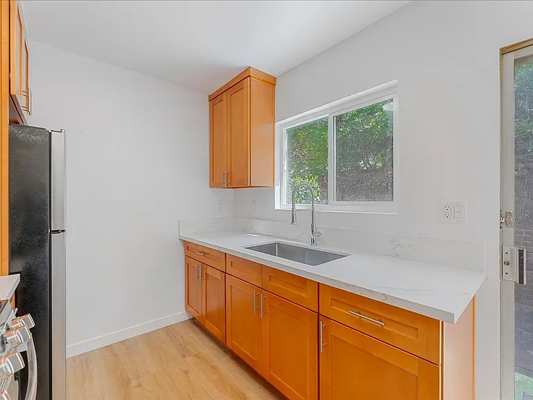 3528 E 2nd St #4 — Photo 6