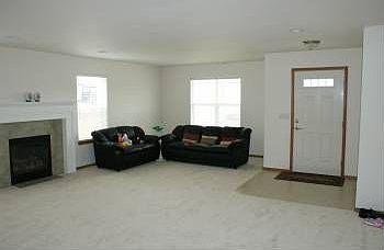 2nd image of 910 Daffodil Ave NE
