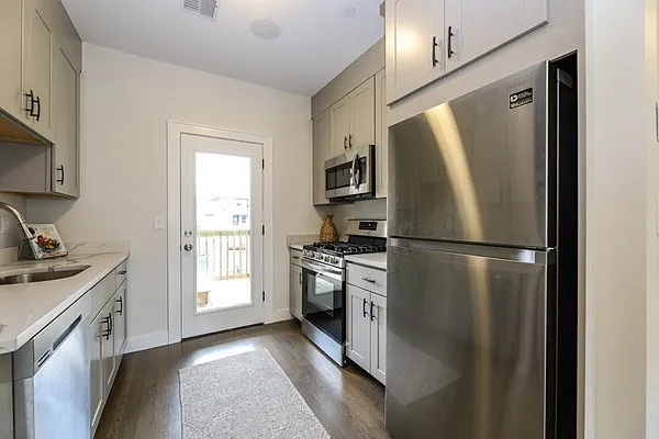 45-47 Clement Ave #3 — Photo 12
