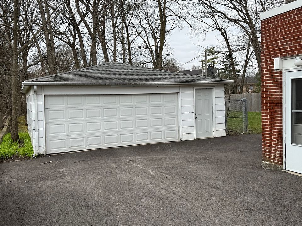 2nd image of 1690 Edgewood Rd