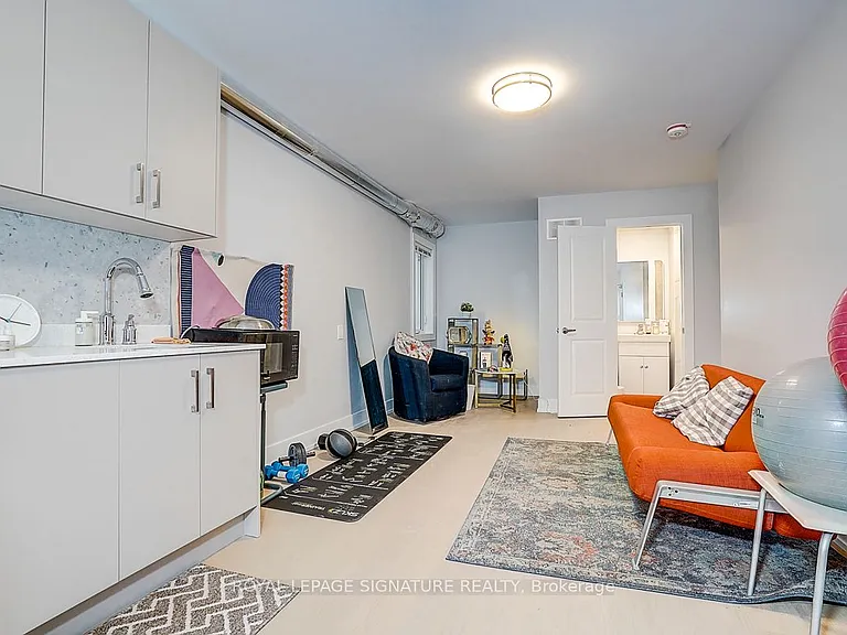 252 Annette St #1 — Photo 10