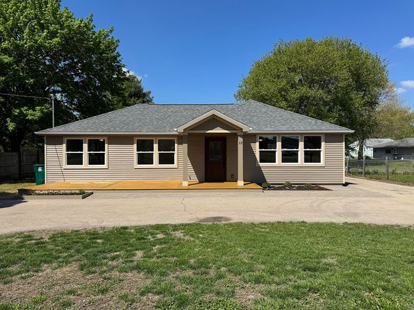 13 S Lafayette St, Milledgeville, IL 61051