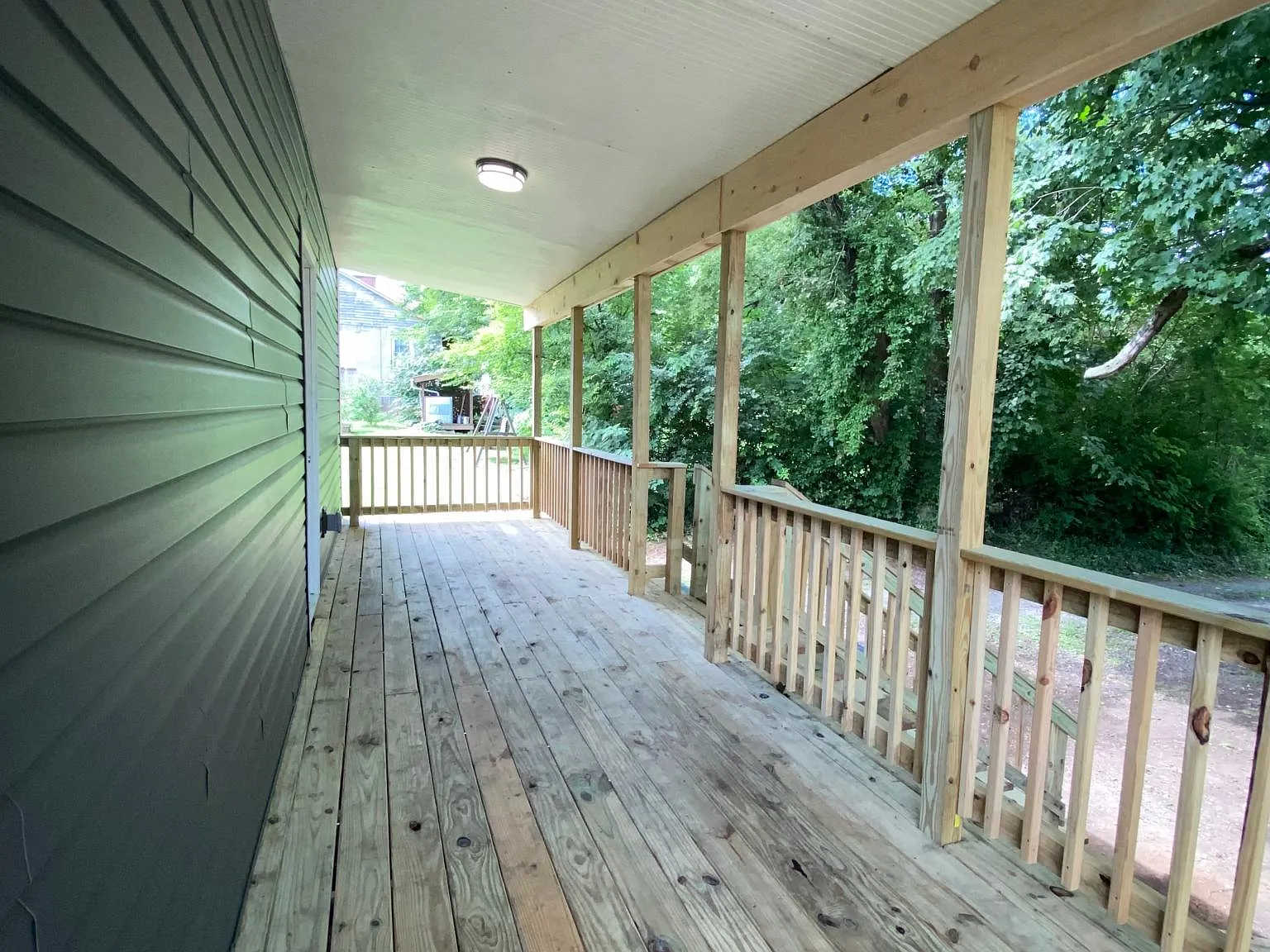 3 bed, 1330 sqft, $2,000 — Photo 4