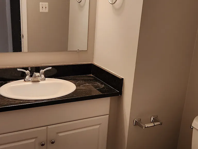 4752 Gainsborough Dr — Photo 3