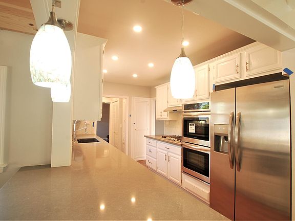 2nd image of 2433 Ashland Ave