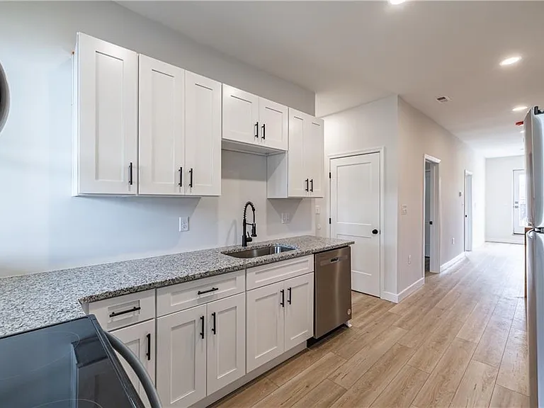 113 S Stafford Ave #B — Photo 1