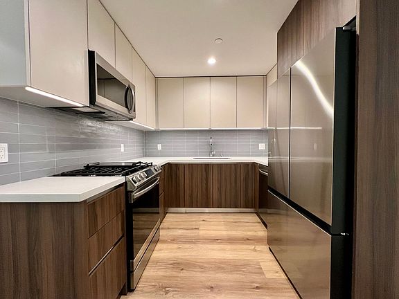 4th image of 5801 Camerford Ave #210