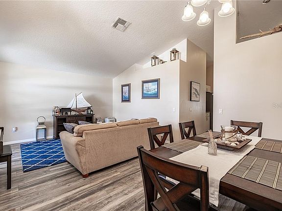 3rd image of 25707 Bloomsbury Ct