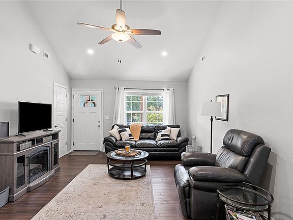 3rd image of 5 Ettington Ln