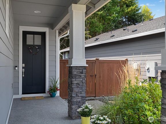 4th image of 5639 Waldron Drive NE