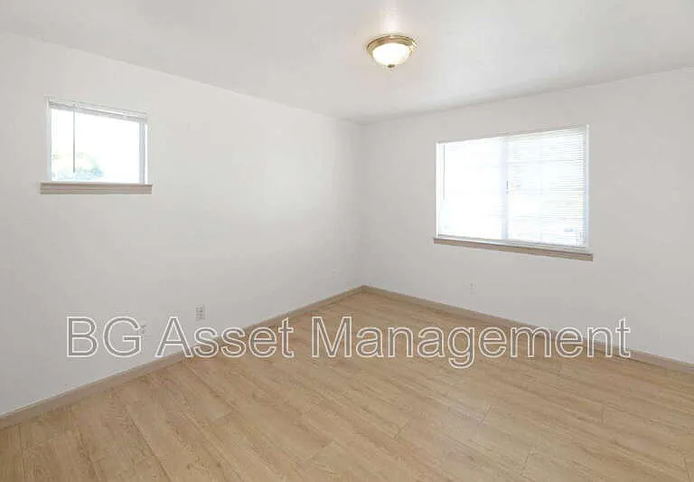 2340 22nd St — Photo 8
