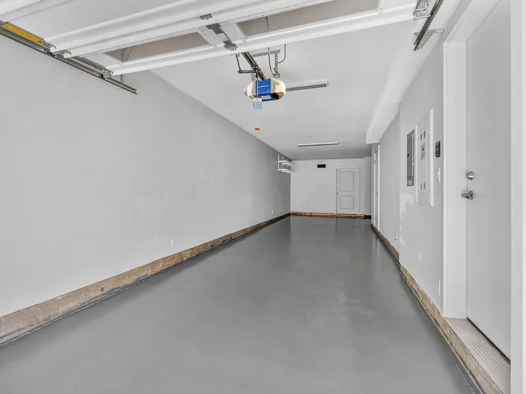 5048 Savile Row #D270 — Photo 22