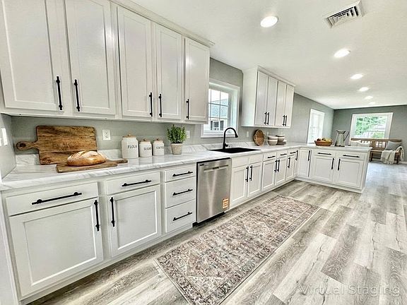 4th image of 528 W 3rd St