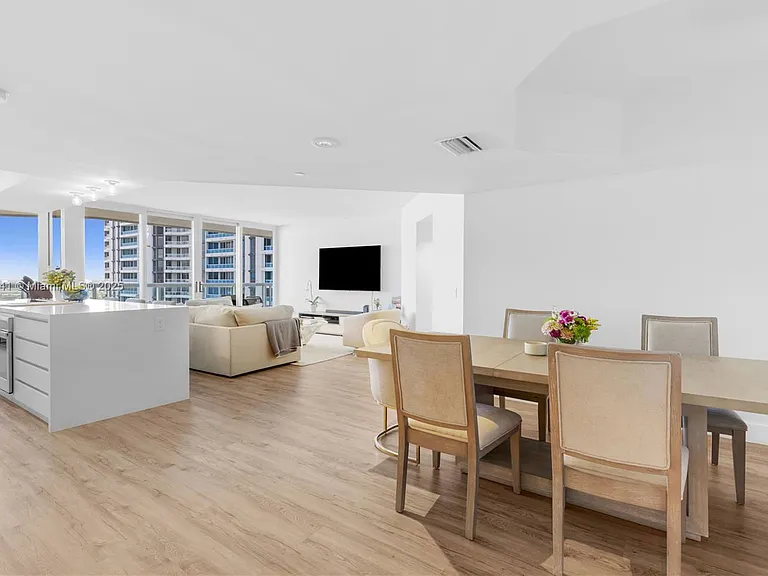 21055 Yacht Club Dr #2203 — Photo 3
