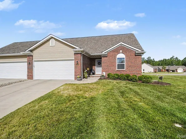 13338 Whispering Pines Ct, Linden, MI 48451