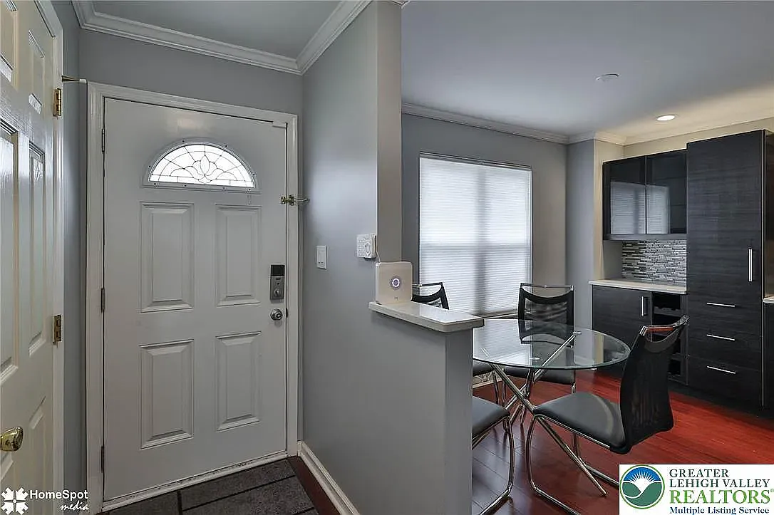 3 bed, 1538 sqft, $2,400 — Photo 3
