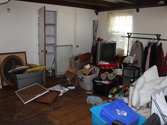 5th image of 135 E Greenwood Ave