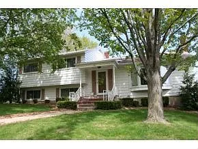 22 Dover Dr photo 1