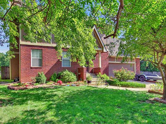 2nd image of 912 W Cedarwood Ct