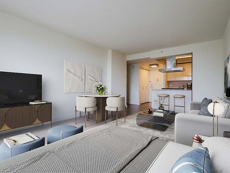 450 W 42nd St — Photo 2