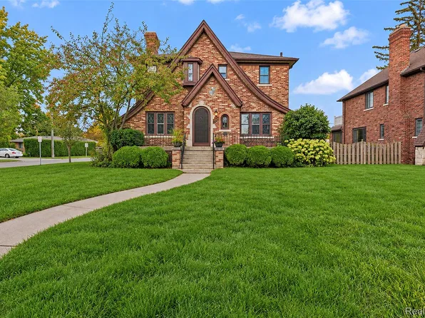 1305 Bedford Rd, Grosse Pointe Park, MI 48230