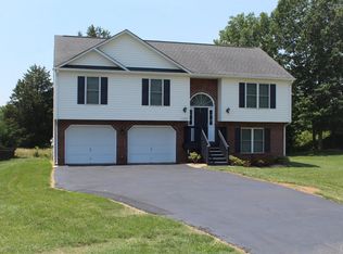 1155 Woods End Ln, Forest, VA 24551