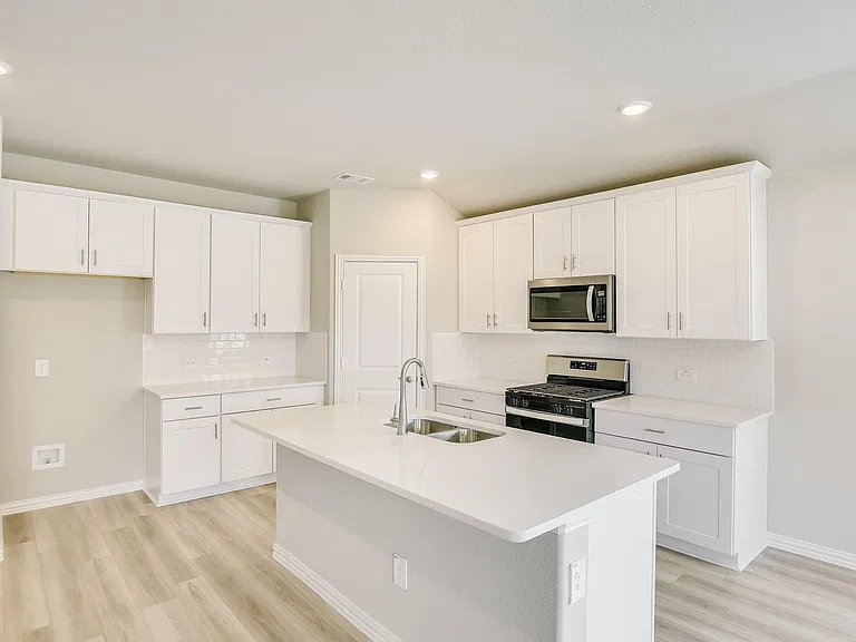 2305 Bellatrix Dr — Photo 7