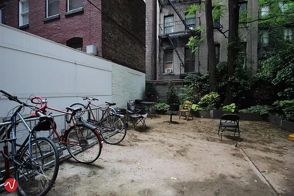 Rented by Wave Real Estate Group | media 18