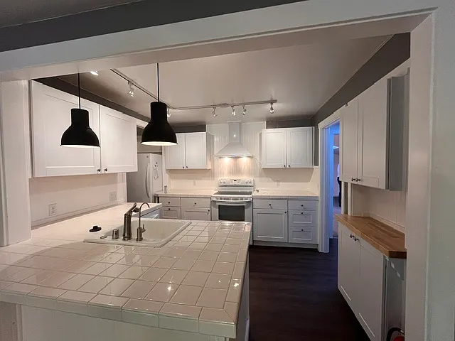 3 bed, 1400 sqft, $3,250 — Photo 1