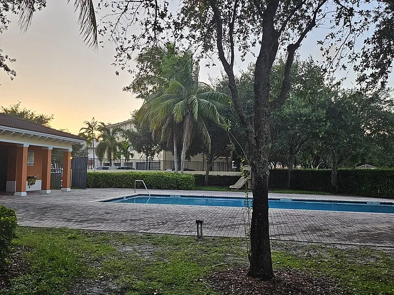 2182 SW 100th Ter — Photo 5