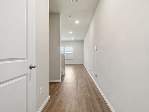 3rd image of 3117 Stonewall Dr