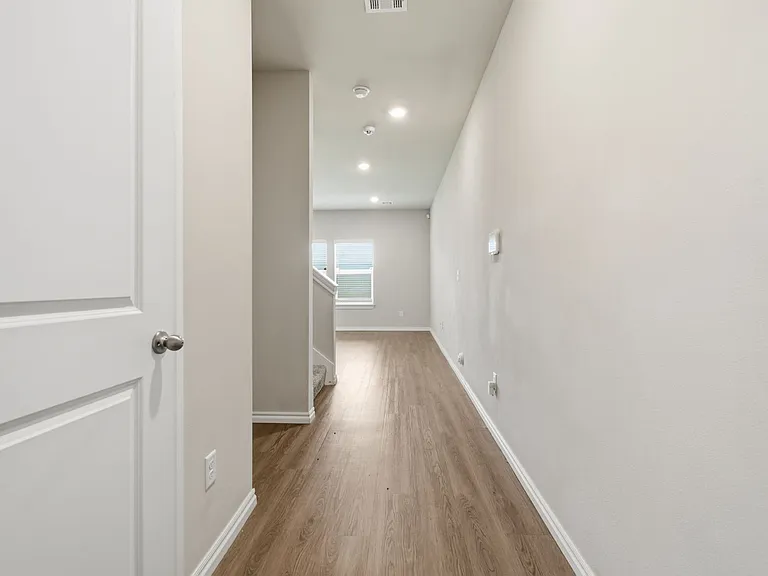 3117 Stonewall Dr — Photo 3