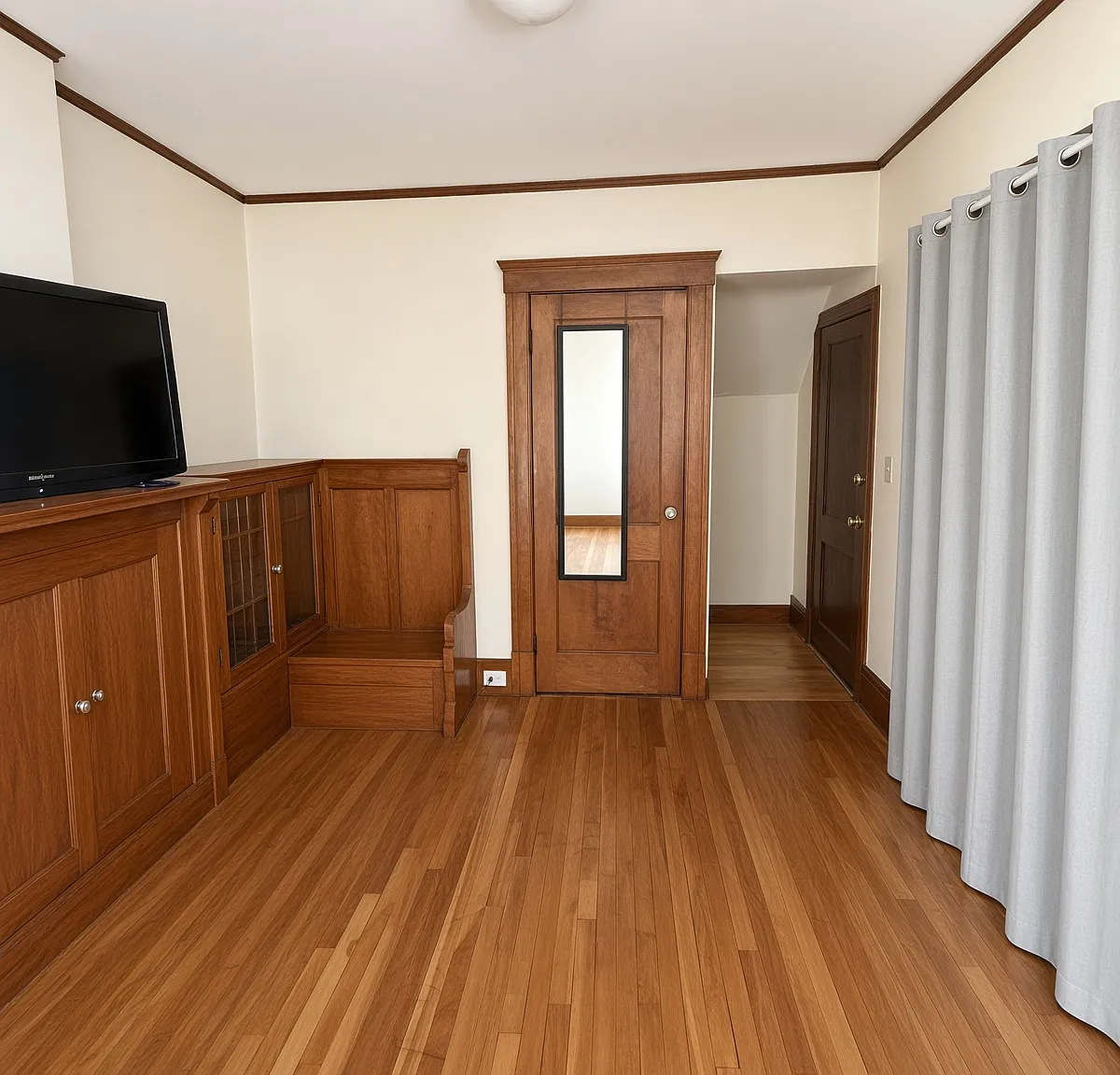 3 bed, 950 sqft, $2,500 — Photo 2