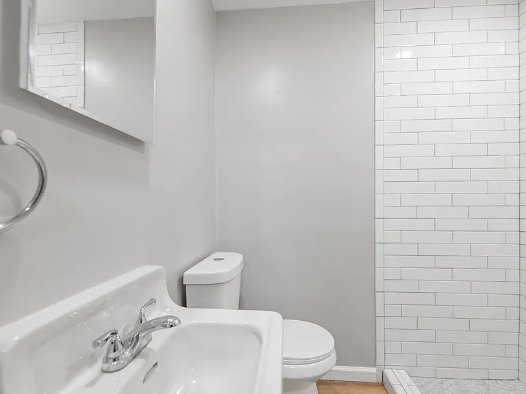 119 S Custer Ave — Photo 12