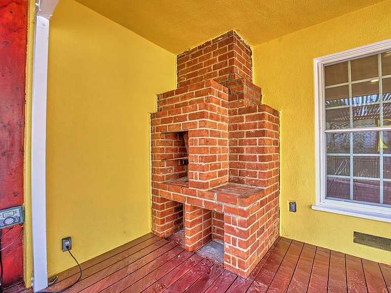 20758 Stephanie Dr — Photo 4