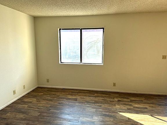 5th image of 4300 N Lamont St APT 221