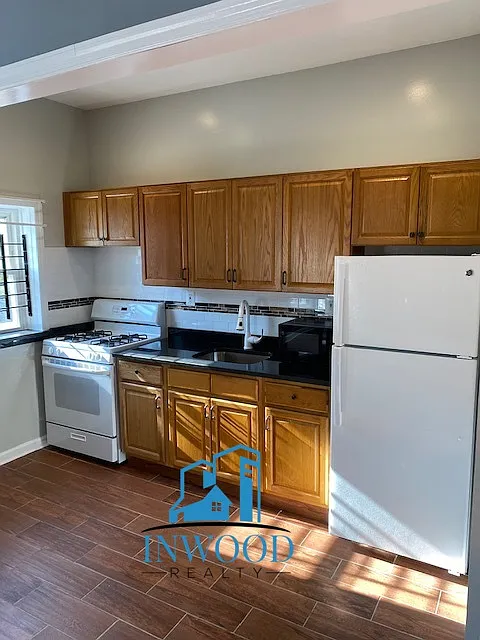 128 Livingston Ave #1