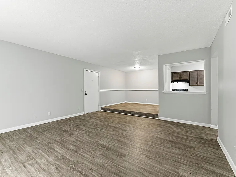 Lacota Apartments — Photo 10
