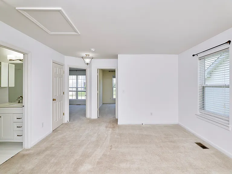 7073 Black Horse Dr — Photo 10