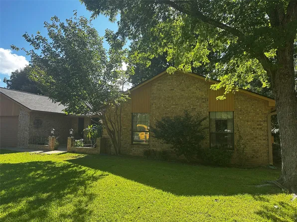 287 Meadowlakes Dr, Meadowlakes, TX 78654