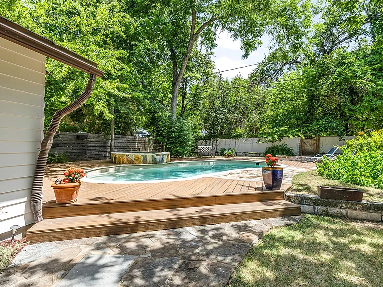 1208 Fairwood Rd — Photo 32