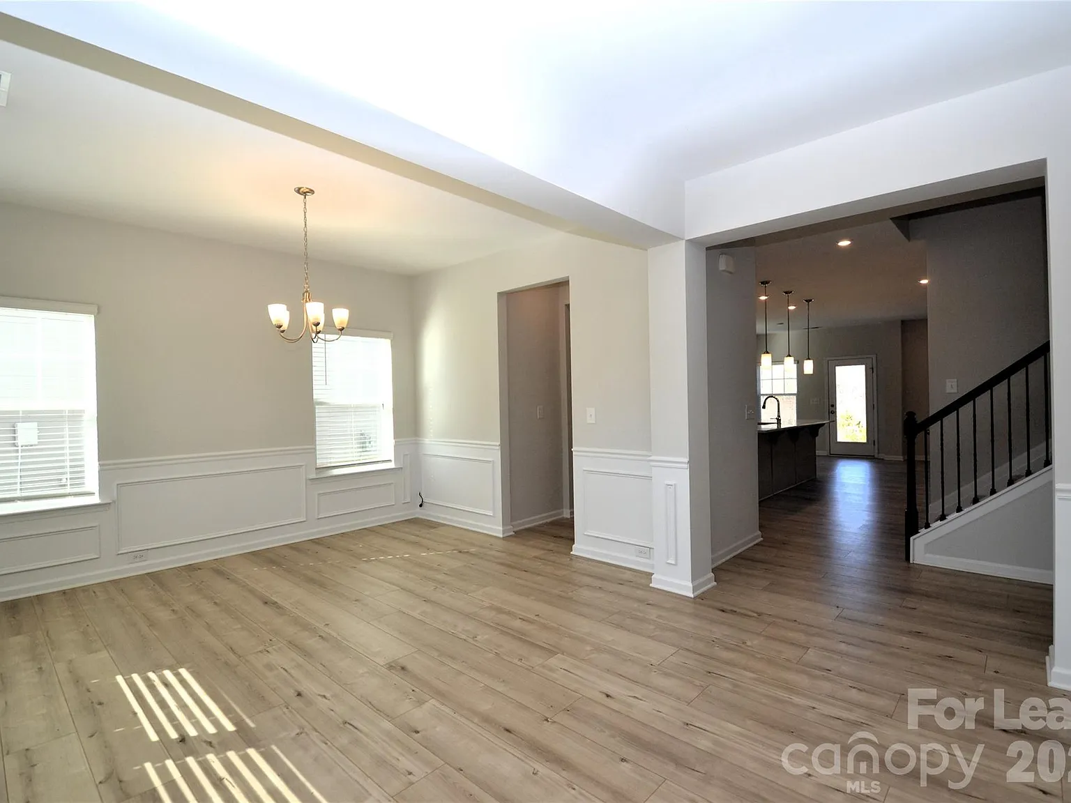 4 bed, 4.0 bath, 3000 sqft, $2,950 — Photo 2