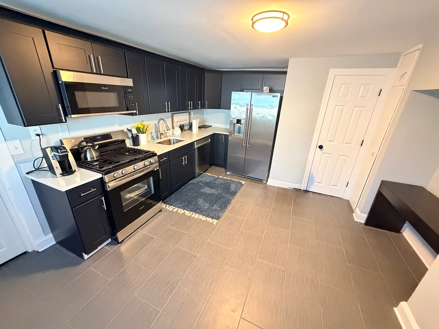 2 bed, 1100 sqft, $2,300 — Photo 2