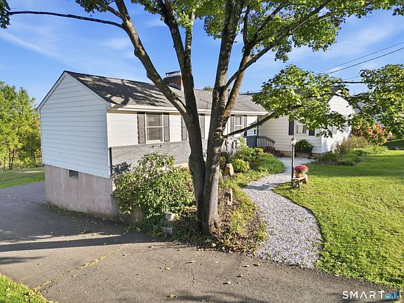 2nd image of 972 Ridgewood Road