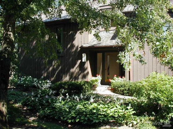 288 Hilltop Ct APT A, Lake Barrington, IL 60010