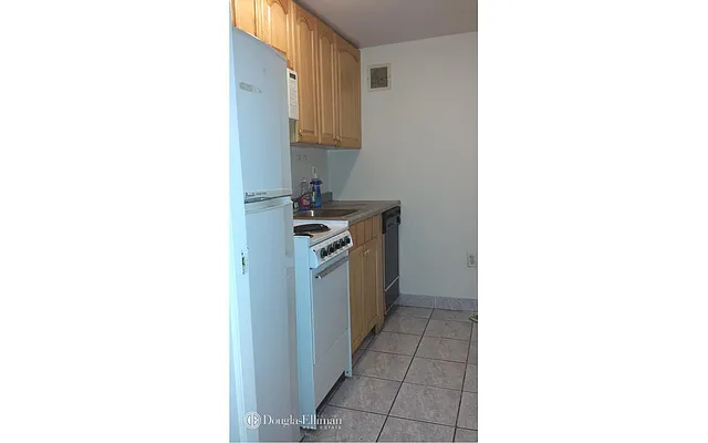 Rented by Douglas Elliman | media 16