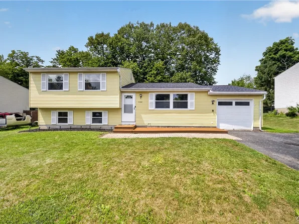 8309 Pansy Dr, Baldwinsville, NY 13027