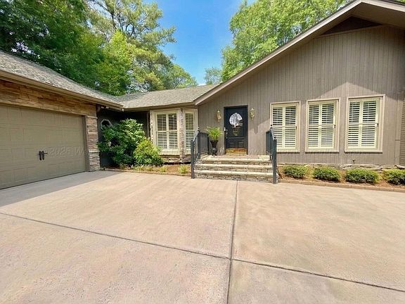 3rd image of 1803 Brown Dr