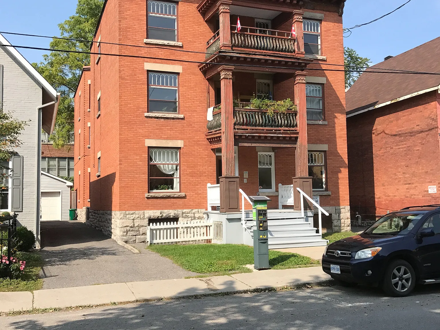 3 bed, $2,400 — Photo 1