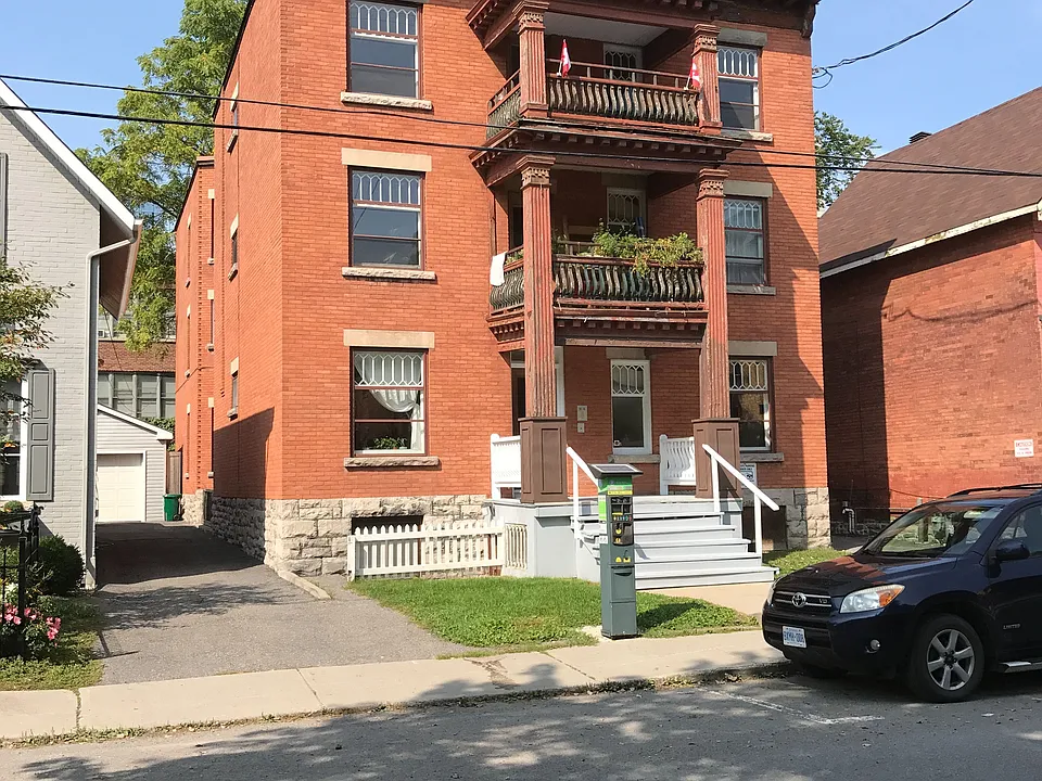 421 Lisgar St #3